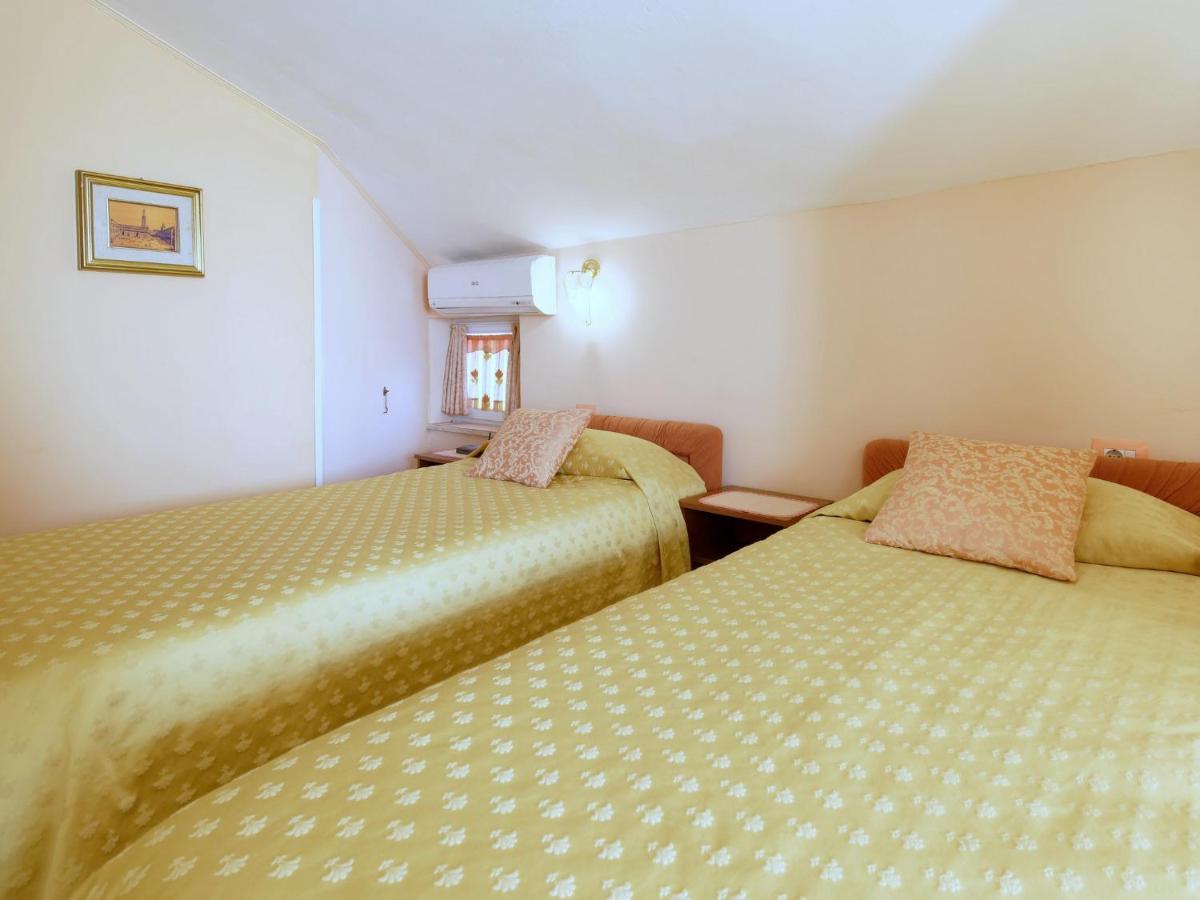 Holiday Home Nevena By Rent Istria Буйе Экстерьер фото