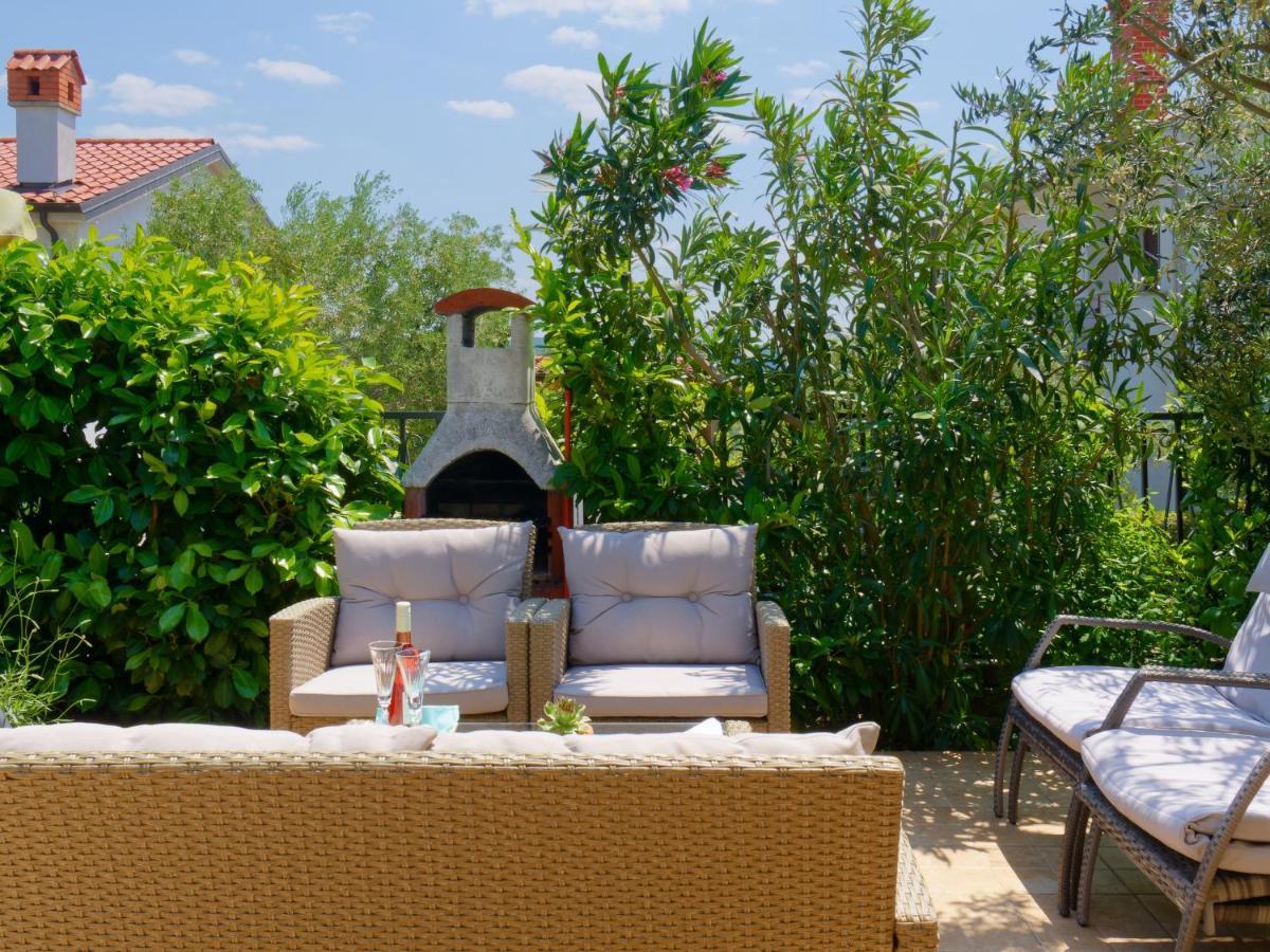 Holiday Home Nevena By Rent Istria Буйе Экстерьер фото